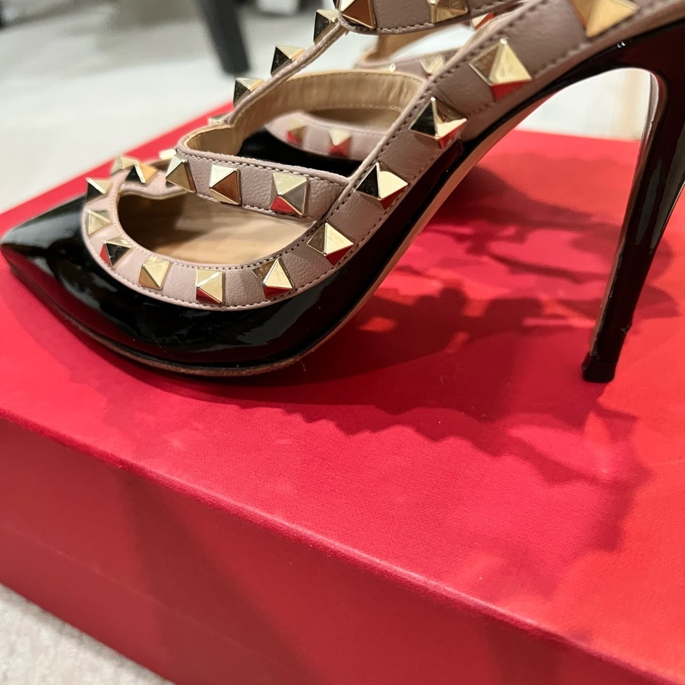 Valentino Rockstud heels size 37 size 7 - Picture 3 of 8